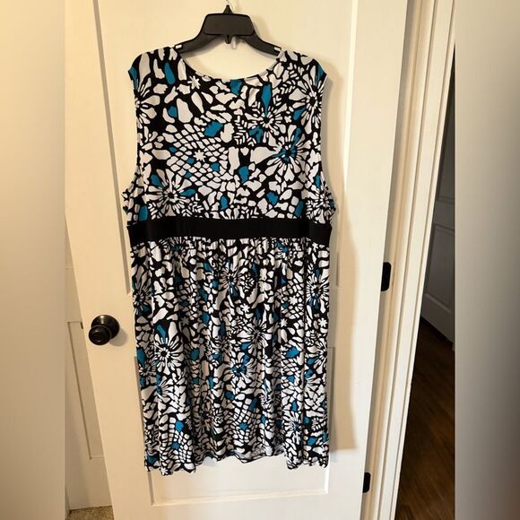 Apt. 9 Black and Blue Patterned Dress - Picture 4 of 6